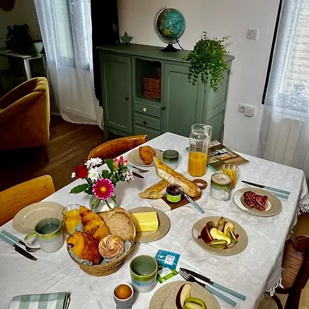 La Maison Des Voyageurs Avec Grand Parking Prive -calme Et Serenite * Chevincourt